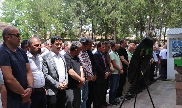 Özen son yolculuğuna uğurlandı