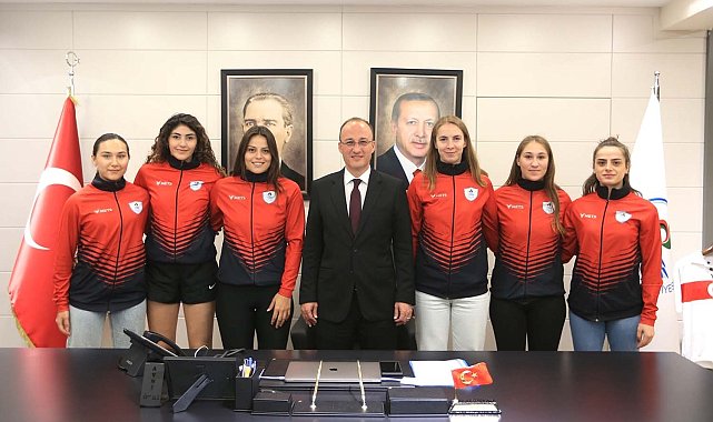 Pamukkale Belediyespor Voleybol Takımında imzalar atıldı