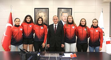 Pamukkale Belediyespor Voleybol Takımında imzalar atıldı