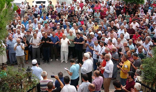 Pandemi sonrası Mersin'den ilk hacı kafilesi gözyaşları ile yola çıktı