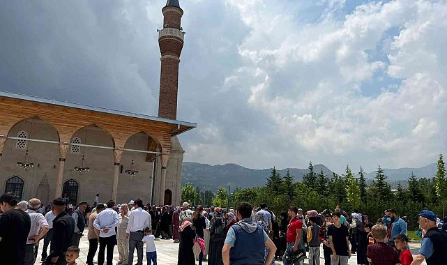 Pandemi yasaklarının ardından Afyonkarahisar'dan ilk hacı kafilesi uğurlandı