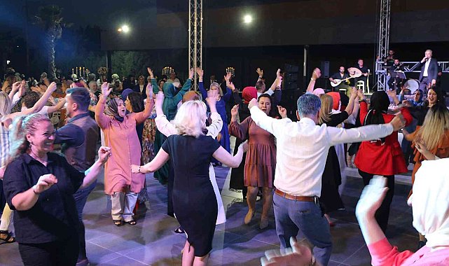 Pandeminin gizli kahramanları moral gecesinde gönüllerince eğlendiler