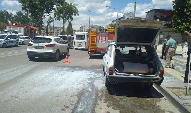 Park halindeki otomobil yandı