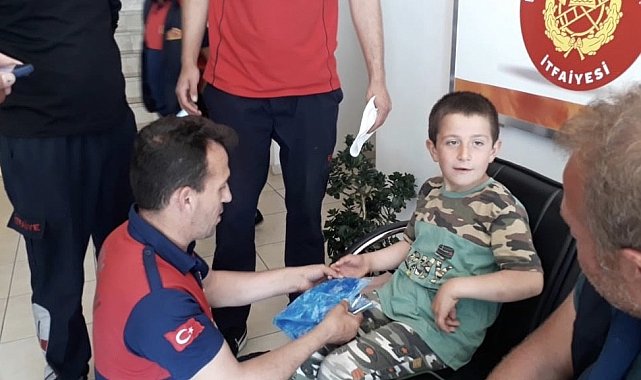 Parmağına sıkışan yüzüğü itfaiye ekipleri çıkardı