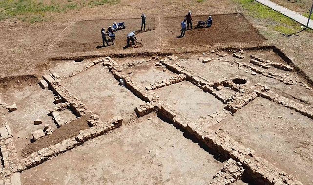 Perre Antik Kenti&#039;ndeki &#039;sonsuzluk merdiveni&#039;nin sonu merak ediliyor