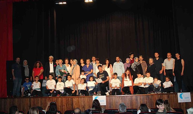 Pırtlatan Bal&#039;da sahne tamamen işitme engelli oyunculardaydı