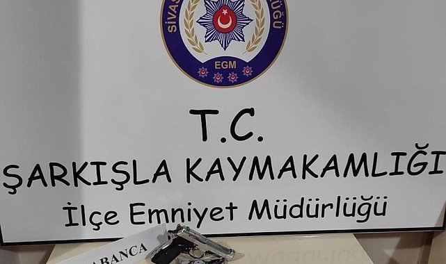 Polis ekipleri çeşitli suçlardan aranan 13 şahsı yakaladı