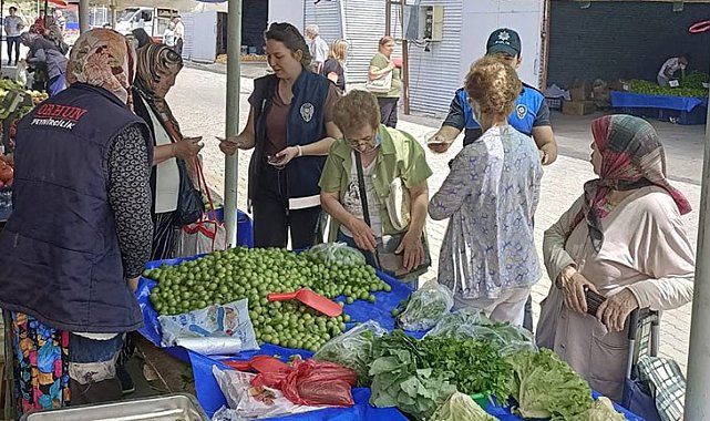 Polis kadınları semt pazarında KADES hakkında bilgilendirdi