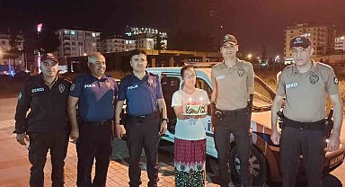 Polisten engelli genç kıza doğum günü sürprizi