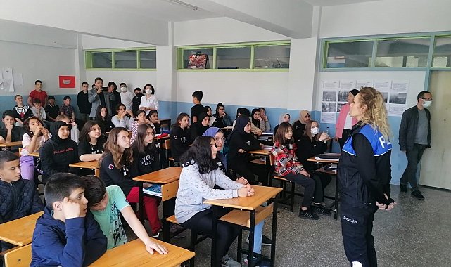 Polisten öğrencilere bilgilendirme