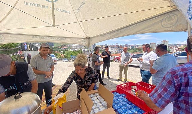 Pursaklar Belediye Başkanı Çetin'den YKS'ye giren öğrencilere ve velilere ikram