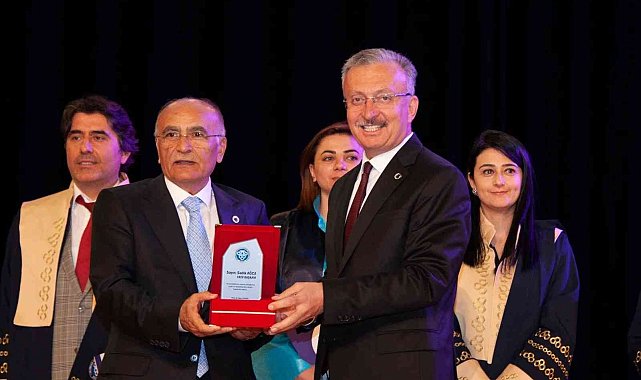 "2022 Akademik Bilim, Sanat ve Spor Ödülleri" sahiplerini buldu