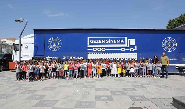"Gezen Sinema Tırı" ilçelerdeki çocukları sinema ile buluşturuyor