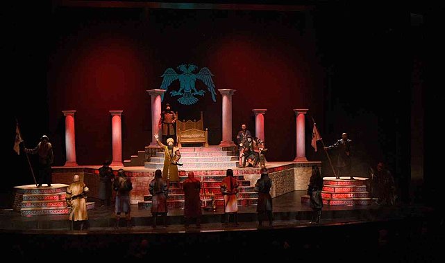 &quot;Keykubad&quot; adlı oyununun ilk gösterimi yapıldı