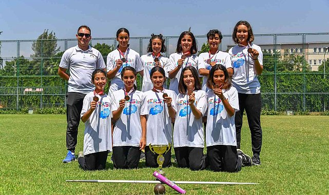 "Kır Çiçekleri"nin başarısı Mersin'i gururlandırıyor