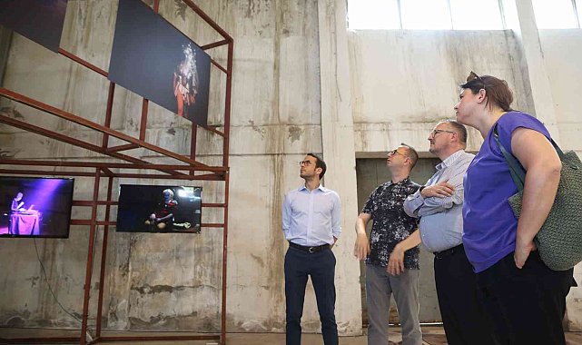 "Yukarı Bak" sergileri ilgiyle izleniyor