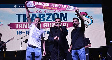Rafet El Roman, Trabzonspor için bestelediği şarkıyı ilk kez konserinde söyledi