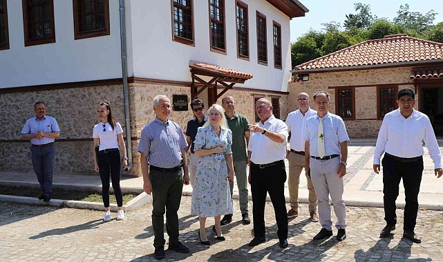 Rektör Özkan: &quot;Üniversitemiz ve BATEM, araştırmalarıyla Antalya tarımına öncü olmaya devam ediyor&quot;