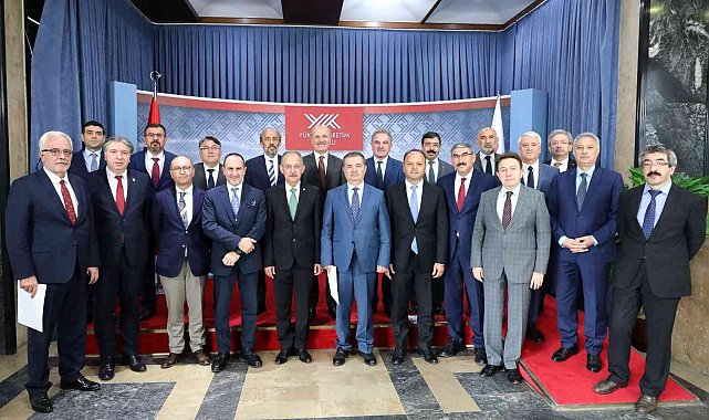 Rektör Özölçer, Mazbatasını YÖK Başkanı Özvar&#039;ın elinden aldı