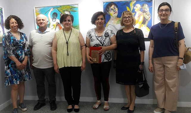 Ressam Şerife Ballı'ya 30. yıl plaketi