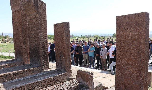 Restorasyonu tamamlanan mezar taşları turizme kazandırıldı
