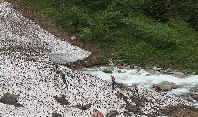 Rize'de dereye düşen Ummanlı turisti arama çalışmaları sürüyor