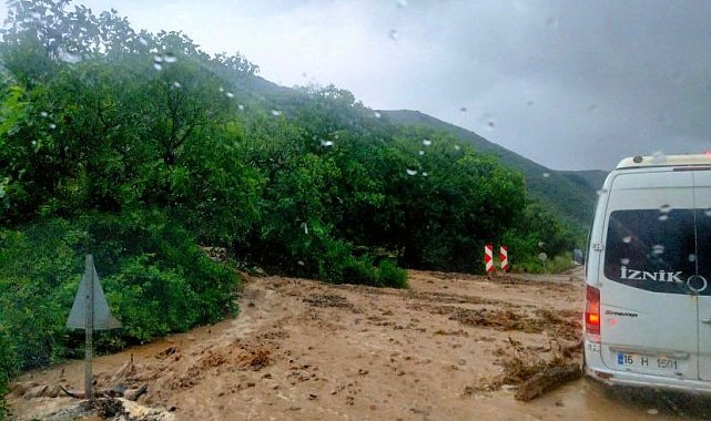 Sağanak yağış hayatı felç etti