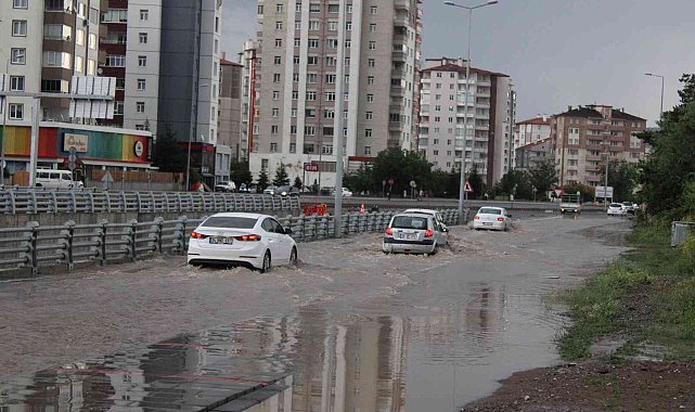 Sağanak yağış hayatı olumsuz etkiledi