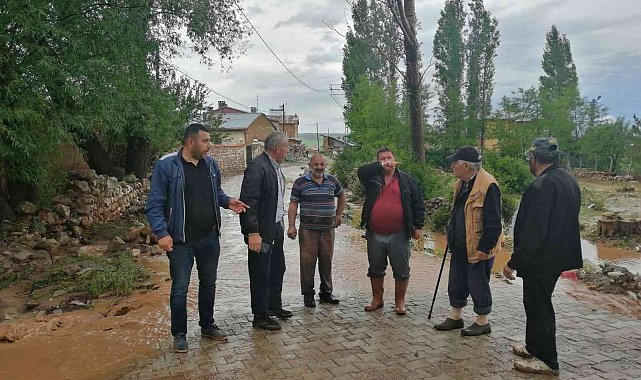 Sağanak yağış tarım arazilerini vurdu