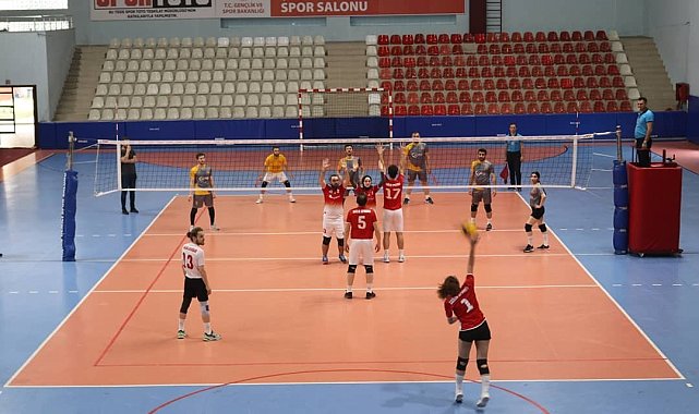 Sağlıkçılar voleybol turnuvasında hünerlerini sergiledi