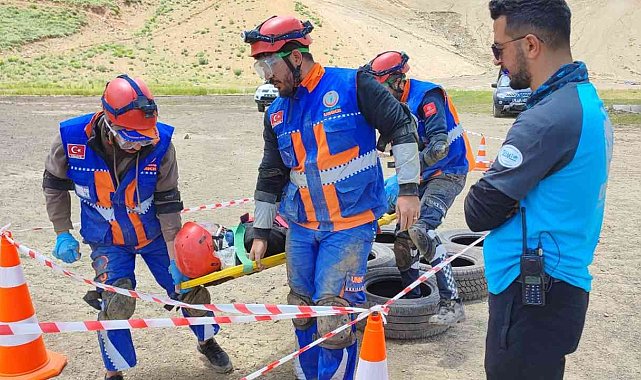 Sağlıkçılara 2 bin 800 rakımda eğitim