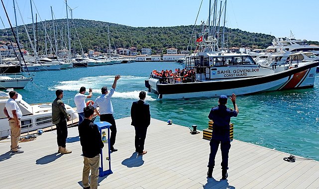 Sahil Güvenlik, 40. yılını Çeşme'de öğrencilerle kutladı