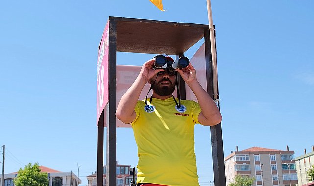 Sahillerde canlar onlara emanet