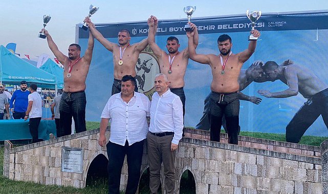 Sakarya Büyükşehirli pehlivanlar kürsüye çıktı