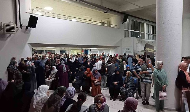 Sakarya&#039;dan hac kafilesi dualarla uğurlandı