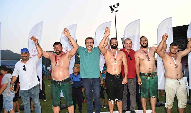 Salbaş'ta başpehlivan İsa Göçen oldu