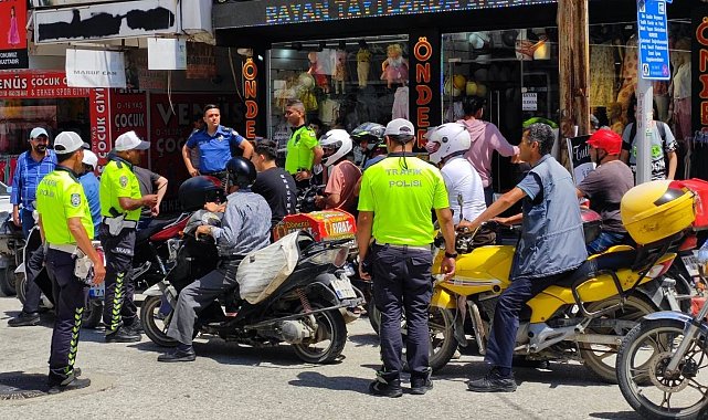 Samandağ&#039;da trafik polisleri, motosiklet sürücülerine bilgilendirme yaptı