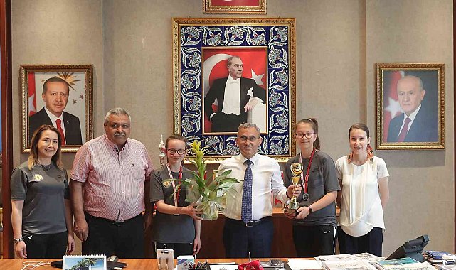 Şampiyon sporcular belediyede