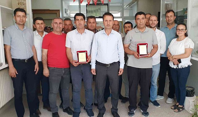 Samsat Halk Eğitim Müdürü plaketle uğurlandı