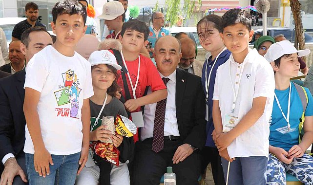 Samsun Valisi Dağlı: "Çocukların kitaplardan önce bizleri izlediğinin farkındayız"