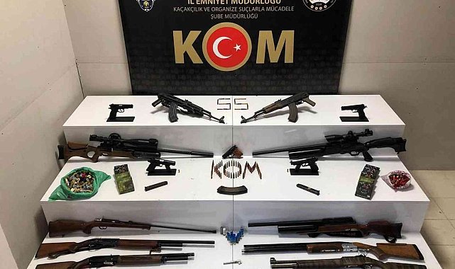 Samsun&#039;da çiftlik evine operasyon: 2&#039;si Kaleşnikof çok sayıda silah ele geçirildi