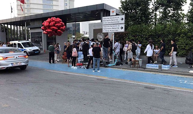 Samsun&#039;da yüzlerce metrelik konser kuyruğu