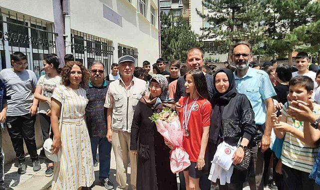 Sandıklılı 7&#039;inci sınıf öğrencisi ilçenin gururu oldu