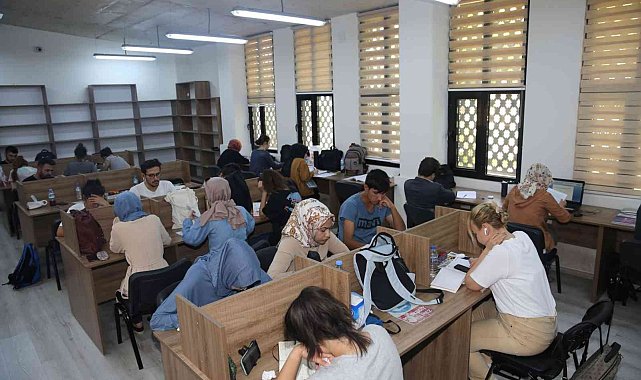 Şanlıurfa'da öğrenciler okuma evlerinde ders çalışıyor