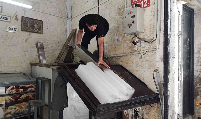 Şanlıurfa&#039;da sıcak havada buz satışları iki katına çıktı