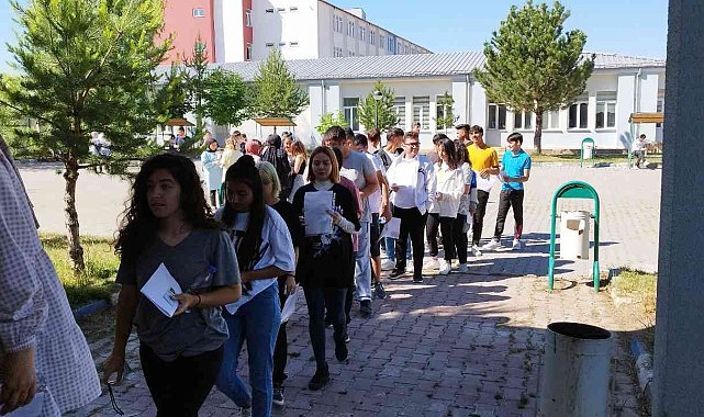 Şarkışla&#039;da ilk kez YKS sınavı yapıldı