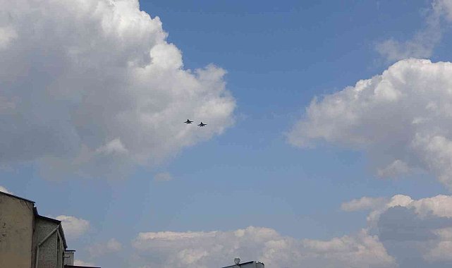 Savaş uçakları Kastamonu semalarında gösteri yaptı