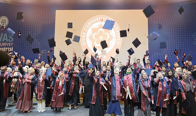 SCÜ'de mezuniyet coşkusu