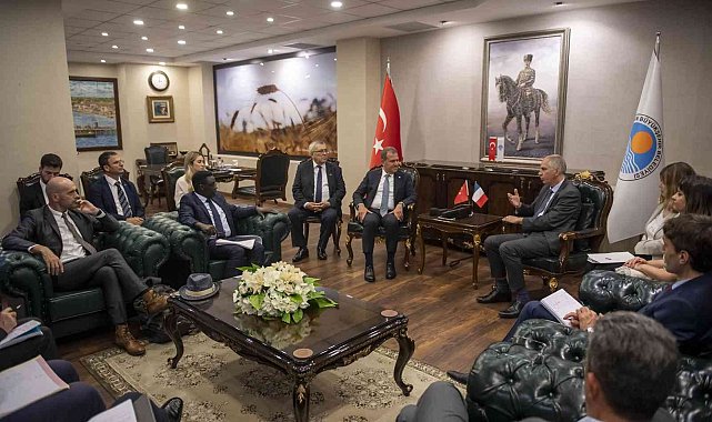 Seçer: "Hep beraber geleceğe bakmanın daha yararlı olacağını düşünüyorum"