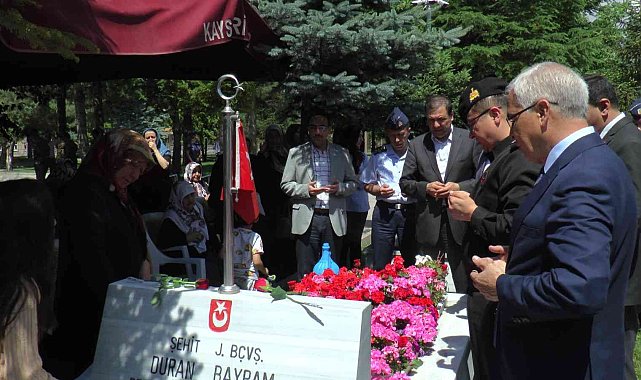 Şehit Astsubay Duran Bayram kabri başında dualarla anıldı